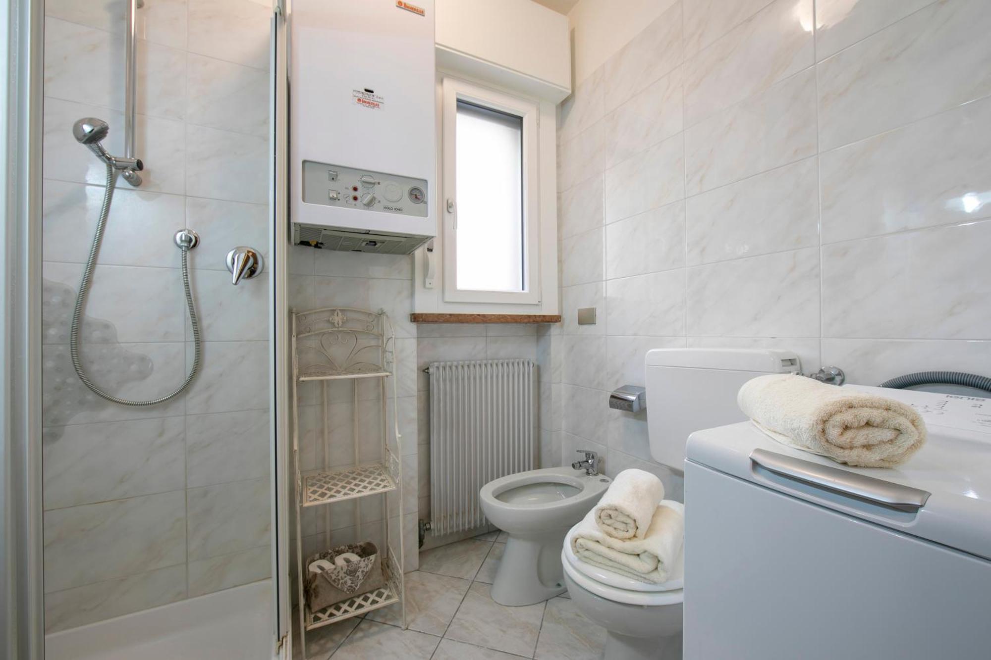 Lake View Dom-Us Apartment - Happy Rentals Riva del Garda Esterno foto