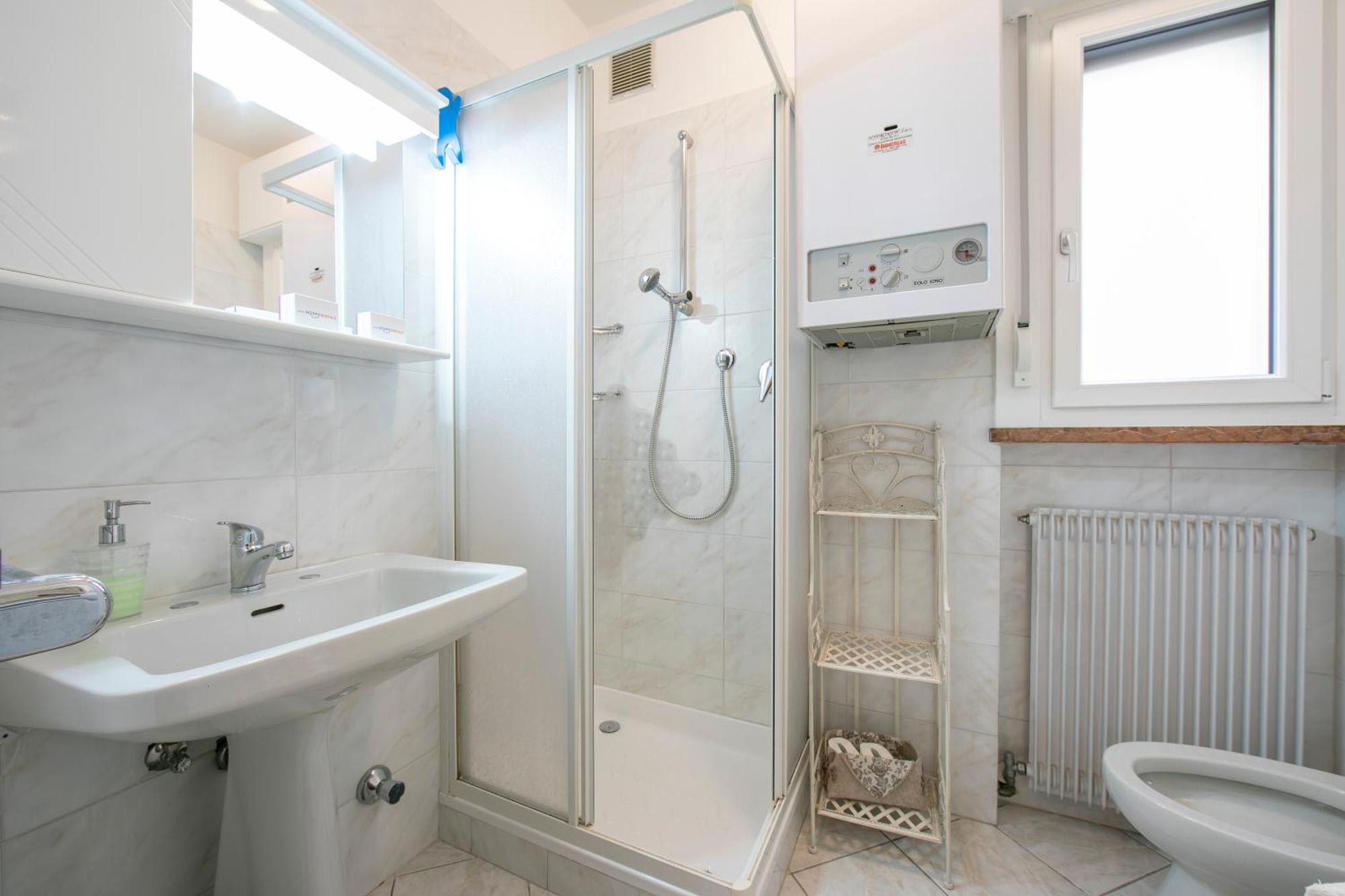 Lake View Dom-Us Apartment - Happy Rentals Riva del Garda Esterno foto