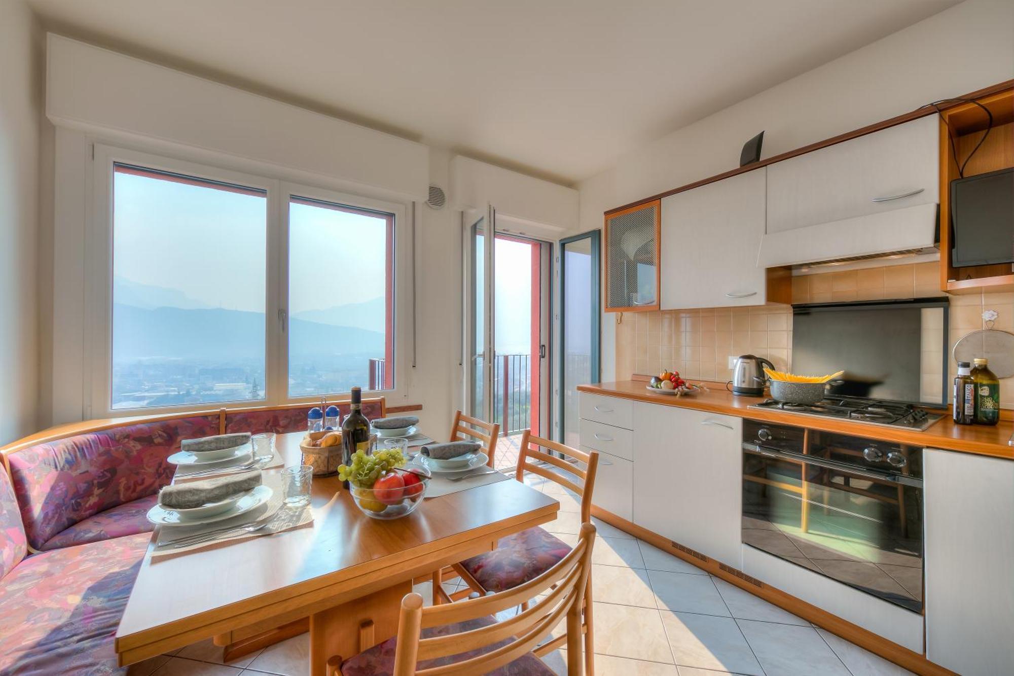 Lake View Dom-Us Apartment - Happy Rentals Riva del Garda Esterno foto