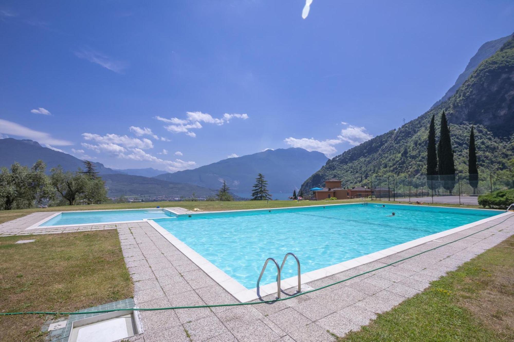 Lake View Dom-Us Apartment - Happy Rentals Riva del Garda Esterno foto