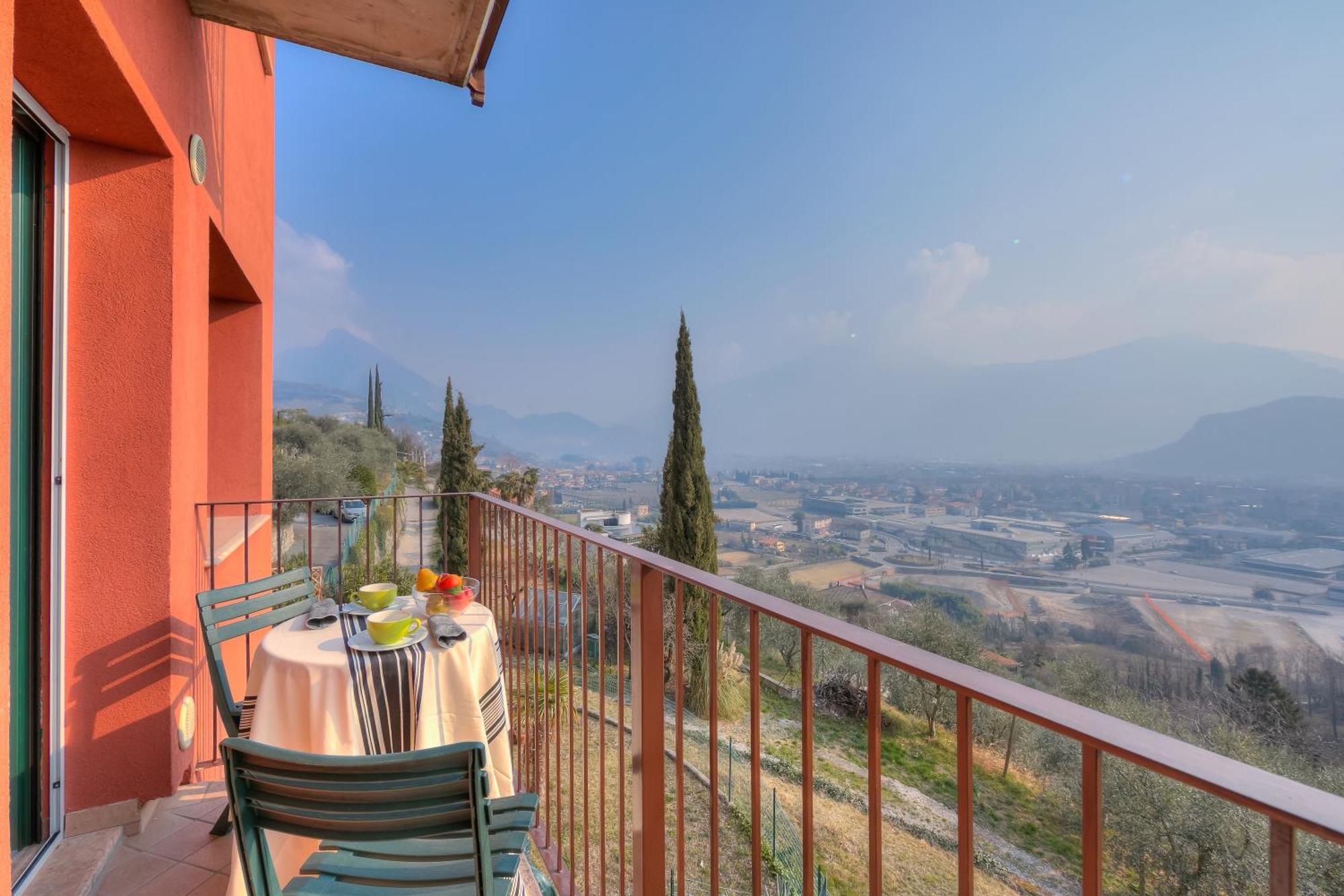Lake View Dom-Us Apartment - Happy Rentals Riva del Garda Esterno foto