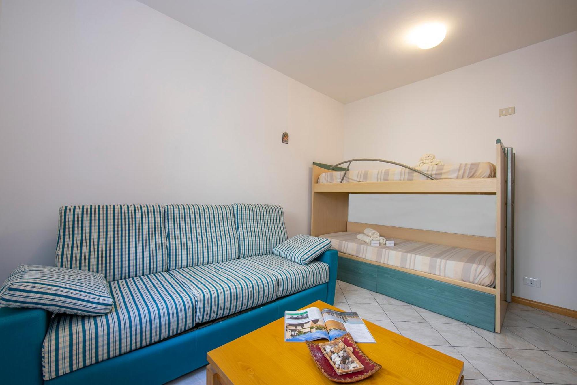 Lake View Dom-Us Apartment - Happy Rentals Riva del Garda Esterno foto