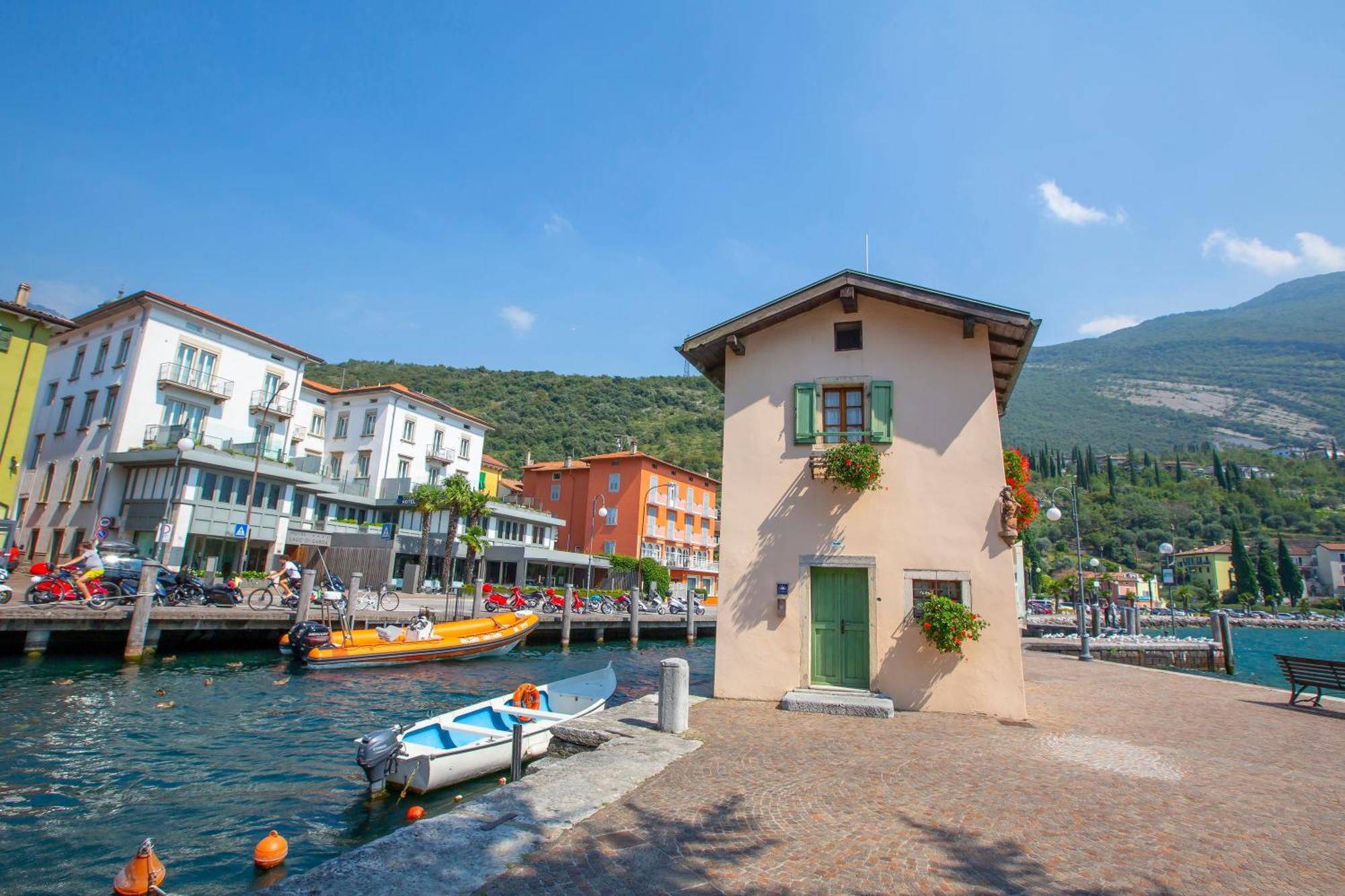 Lake View Dom-Us Apartment - Happy Rentals Riva del Garda Esterno foto