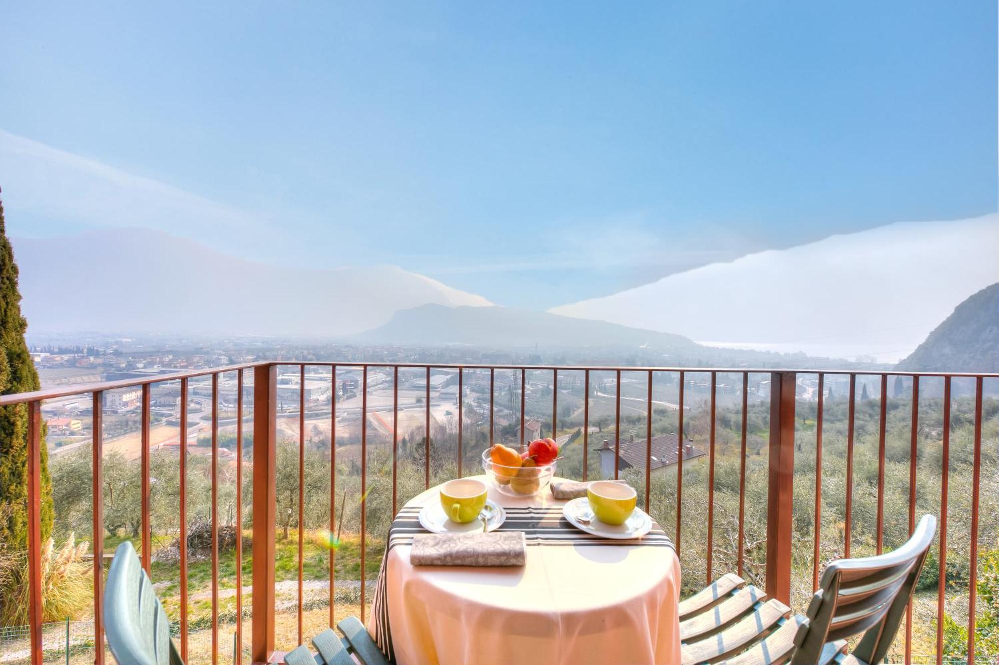 Lake View Dom-Us Apartment - Happy Rentals Riva del Garda Esterno foto